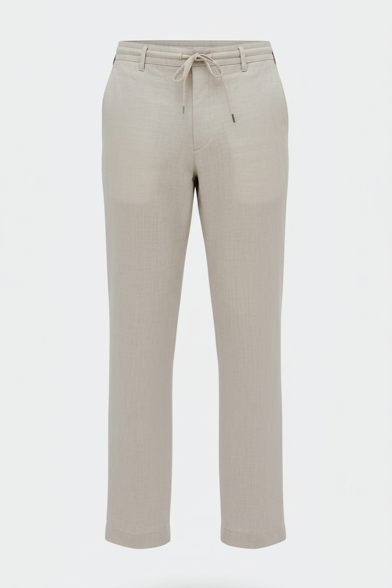 Vorderansicht der beige Leinenhose mit Regular‑Fit Schnitt und geräumigen Seitentaschen
