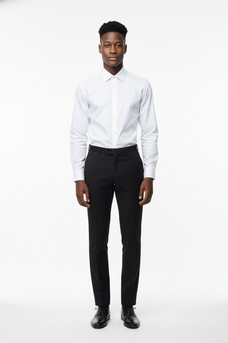 Vista laterale della camicia slim fit in bianco, che evidenzia la silhouette snella