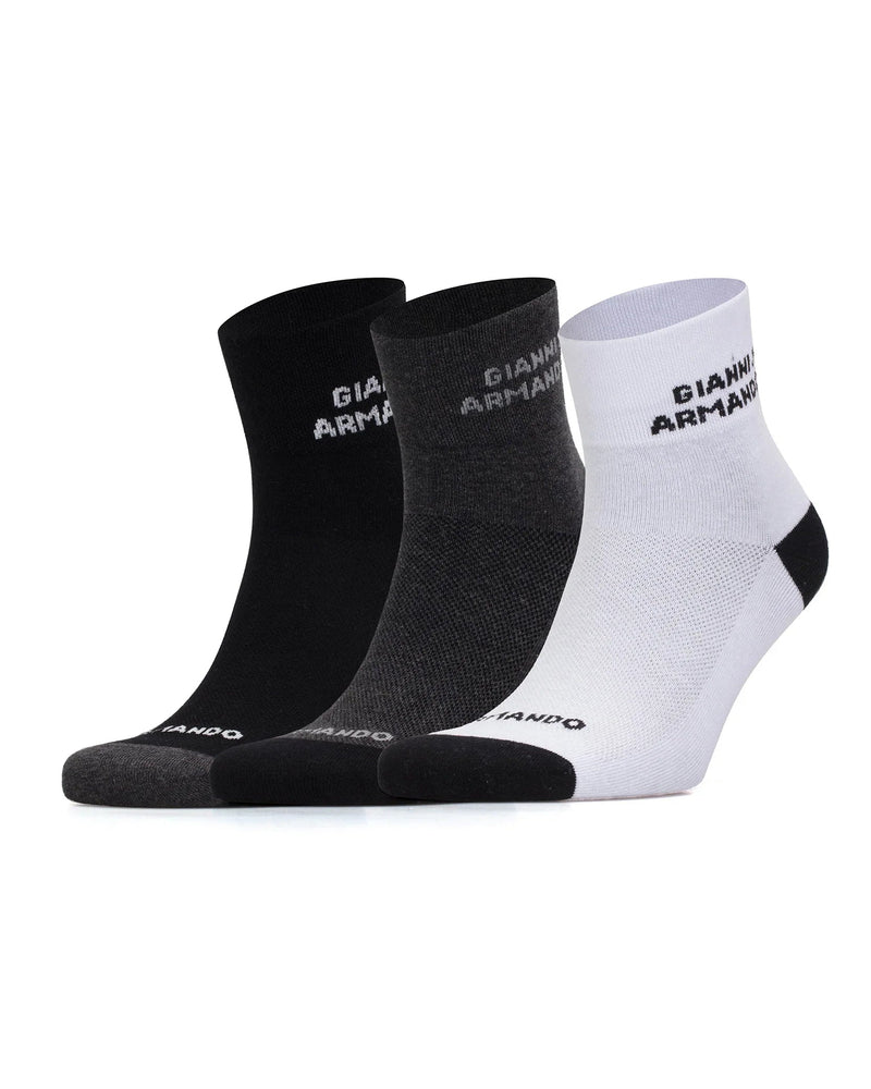 Vollansicht des 6‑Pack Ankle Socks in Weiß, Schwarz und Anthrazit – farbige Packung auf weißem Untergrund