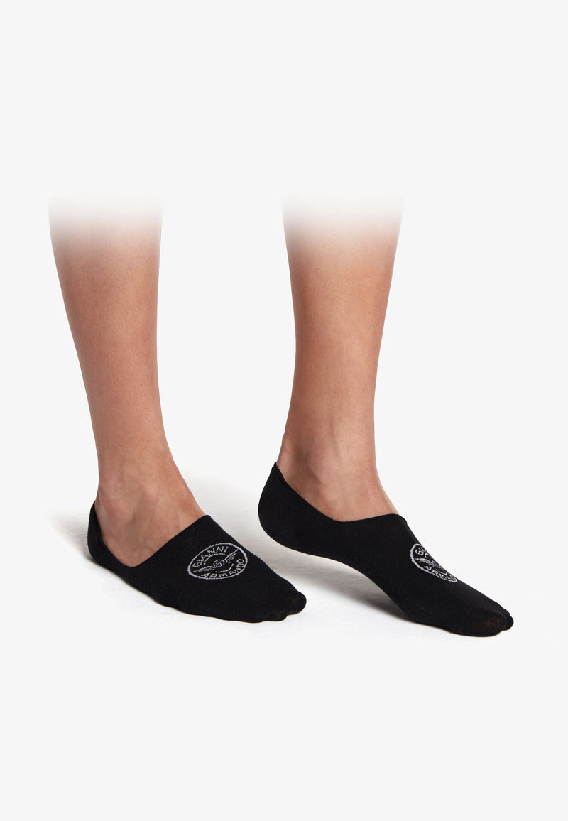 Close‑up of the white No-Show sock with subtle texture, ready for everyday wear.