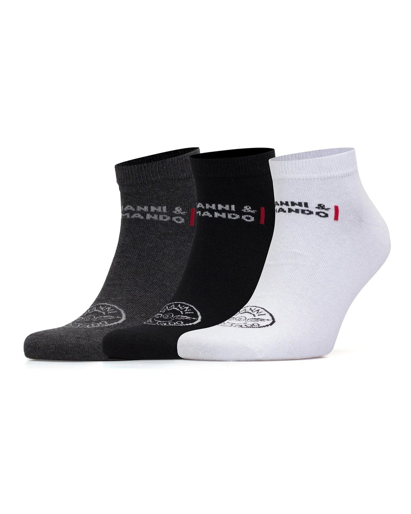 Detailansicht eines schwarzen Herrenknöchelsockens – feine Nähte und hochwertige Verarbeitung.