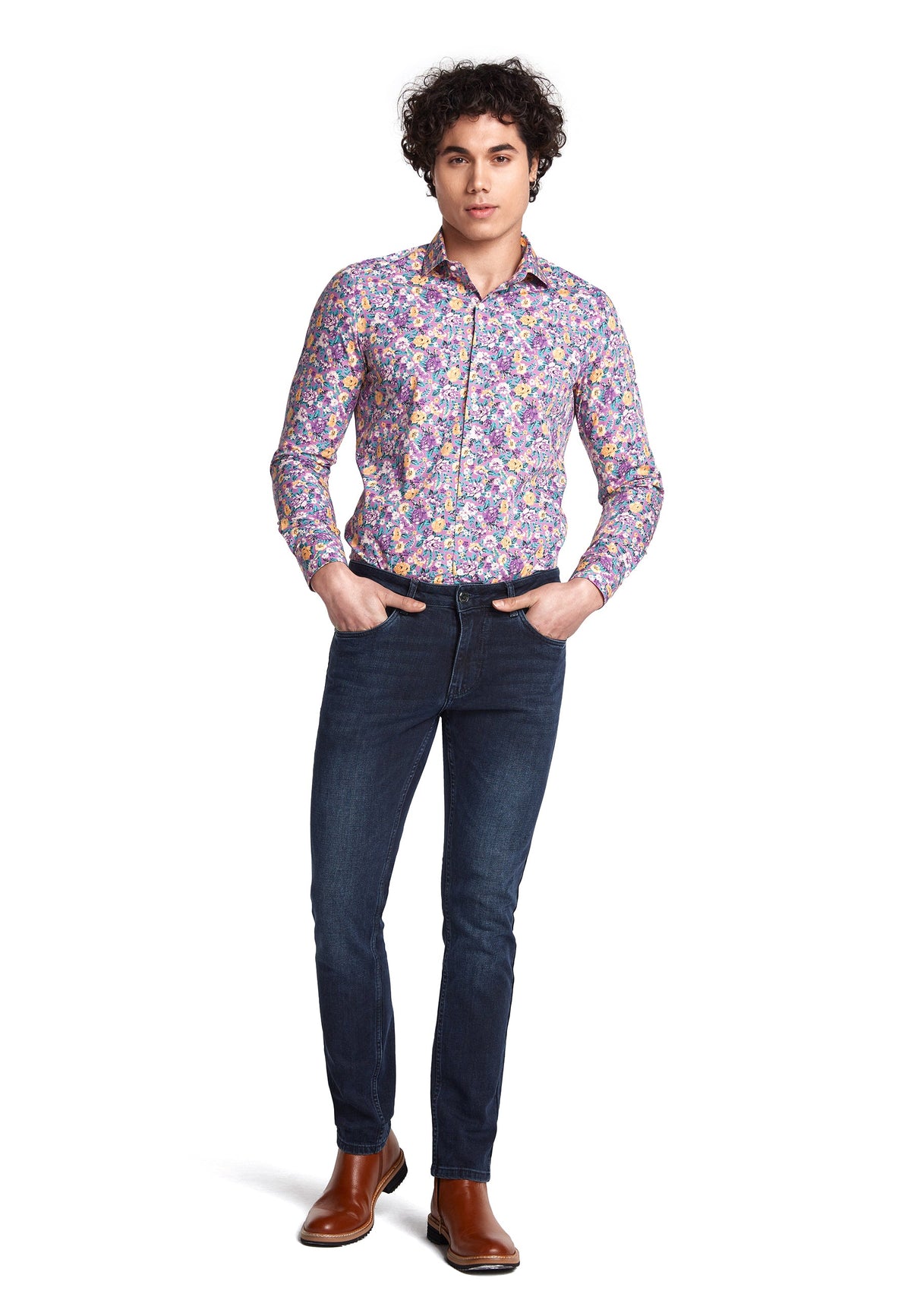 Vue avant du jean homme bleu-noir avec design classique 5 poches
