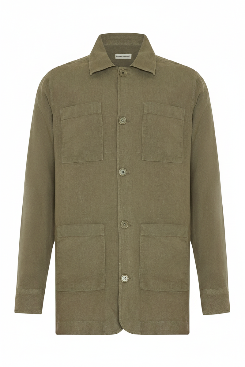 Front view of the Khaki Hemdjacke with long sleeves and a classic Kent collar.