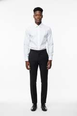 Seitliche Ansicht des Slim Fit Hemdes in Weiß, betont die schlanke Silhouette
