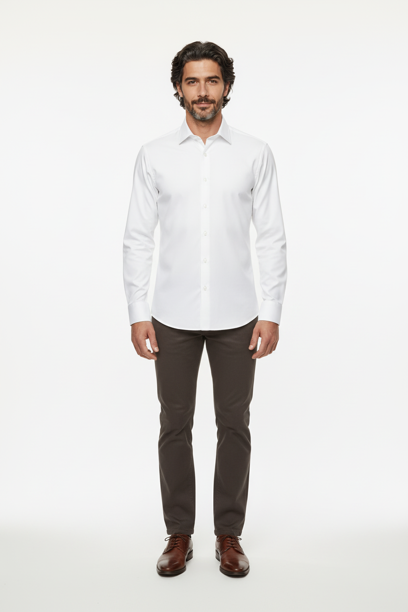 Rückansicht des Slim‑Fit Herrenhemds mit eleganter Krawatte-Option
