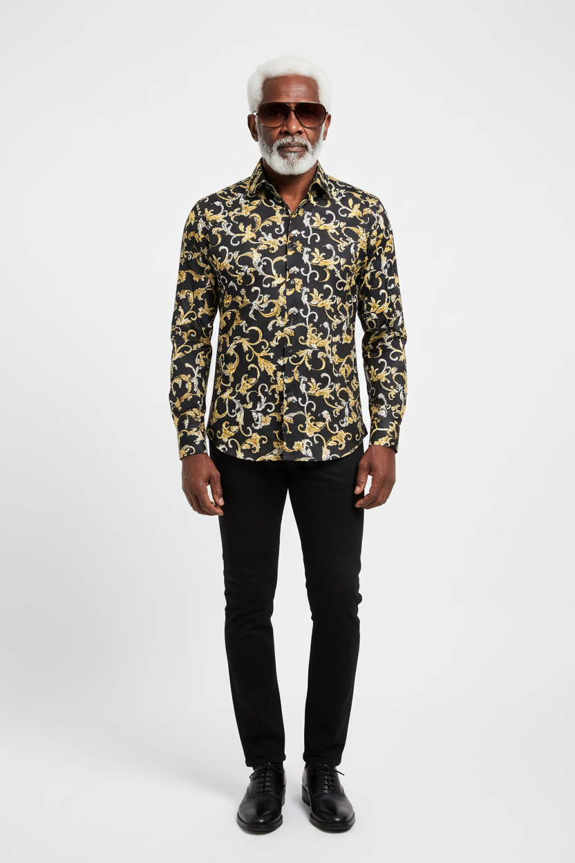 Le mannequin porte la chemise homme slim fit avec motif chaîne et corde aux couleurs marines