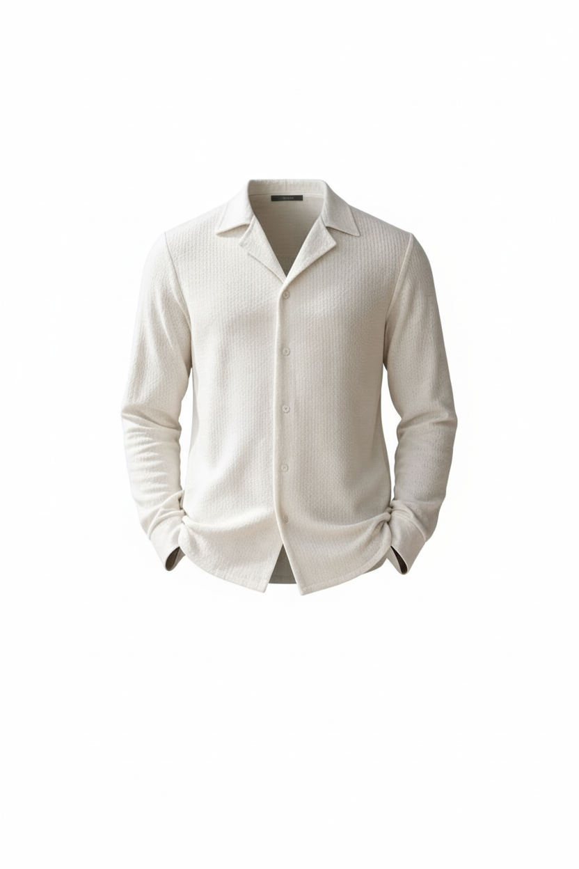 Vue arrière de la chemise, mettant en valeur la construction classique du dos et le design décontracté.