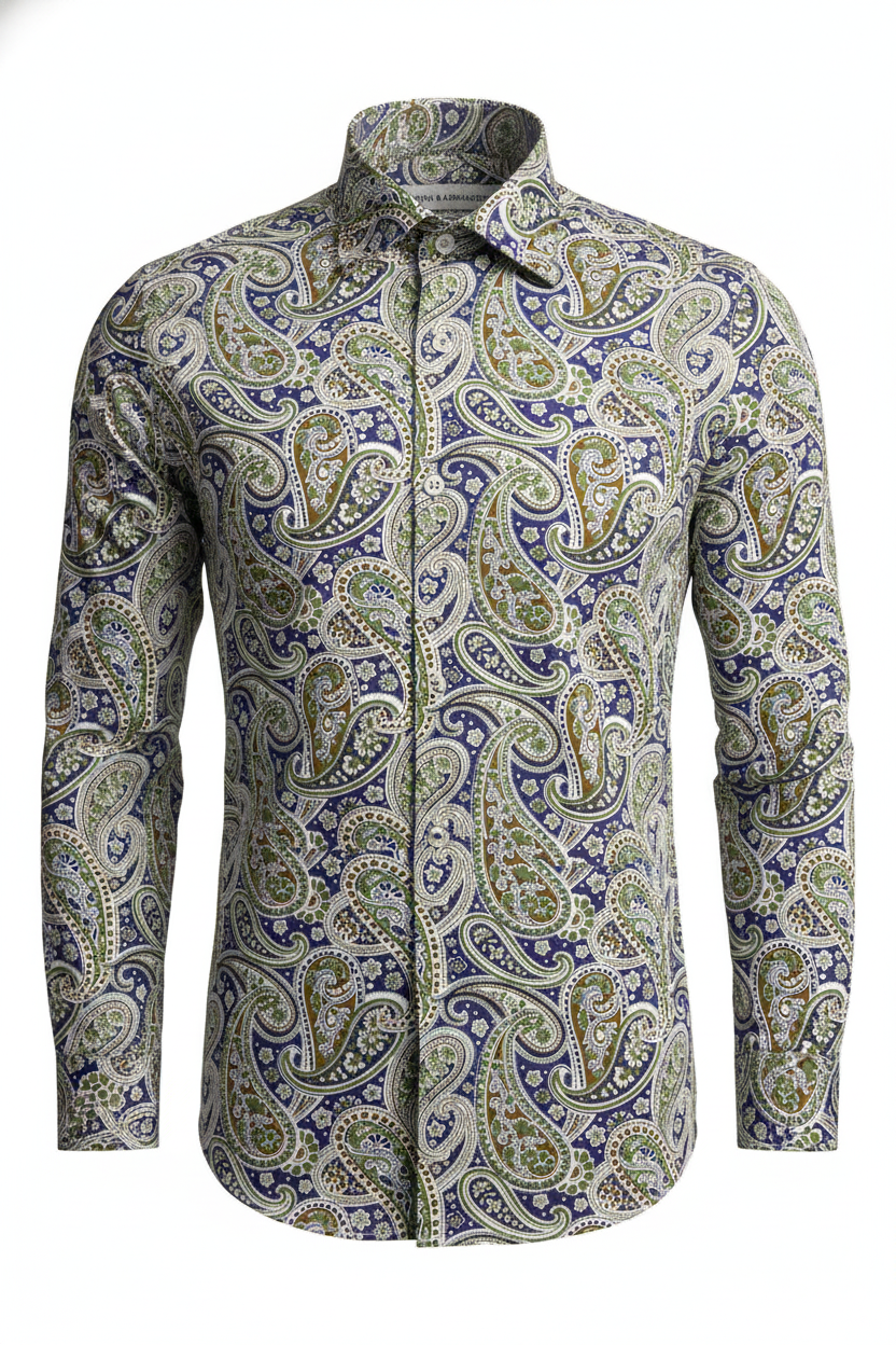 Coupe de la zone de la manche longue, montrant les lignes épurées de la coupe slim fit.
