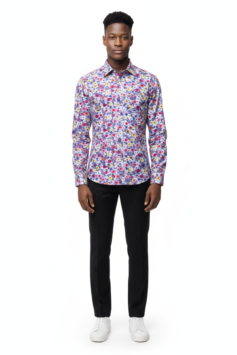 Detailansicht des Blumenmusters auf dem Slim Fit Hemd, Fokus auf die feine Satinstruktur.