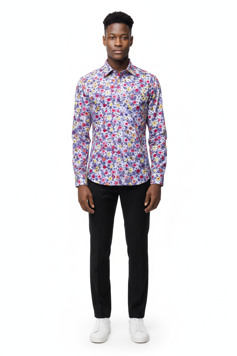 Detailansicht des Blumenmusters auf dem Slim Fit Hemd, Fokus auf die feine Satinstruktur.
