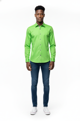 Detailaufnahme des Kent-Kragens und der feinen Nähstruktur des Slim Fit Freizeithemden