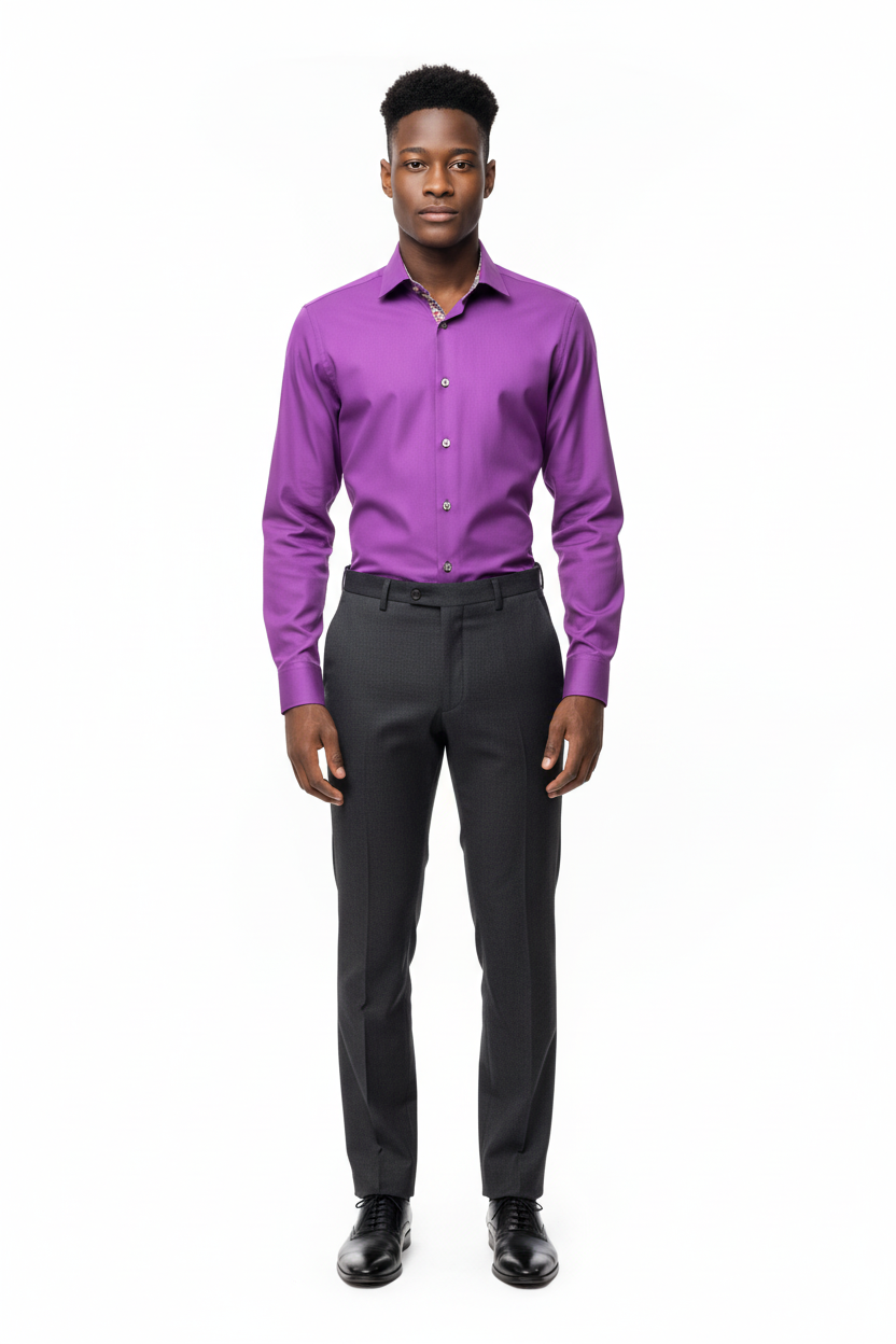 Vue détaillée du col Kent sur la chemise violette