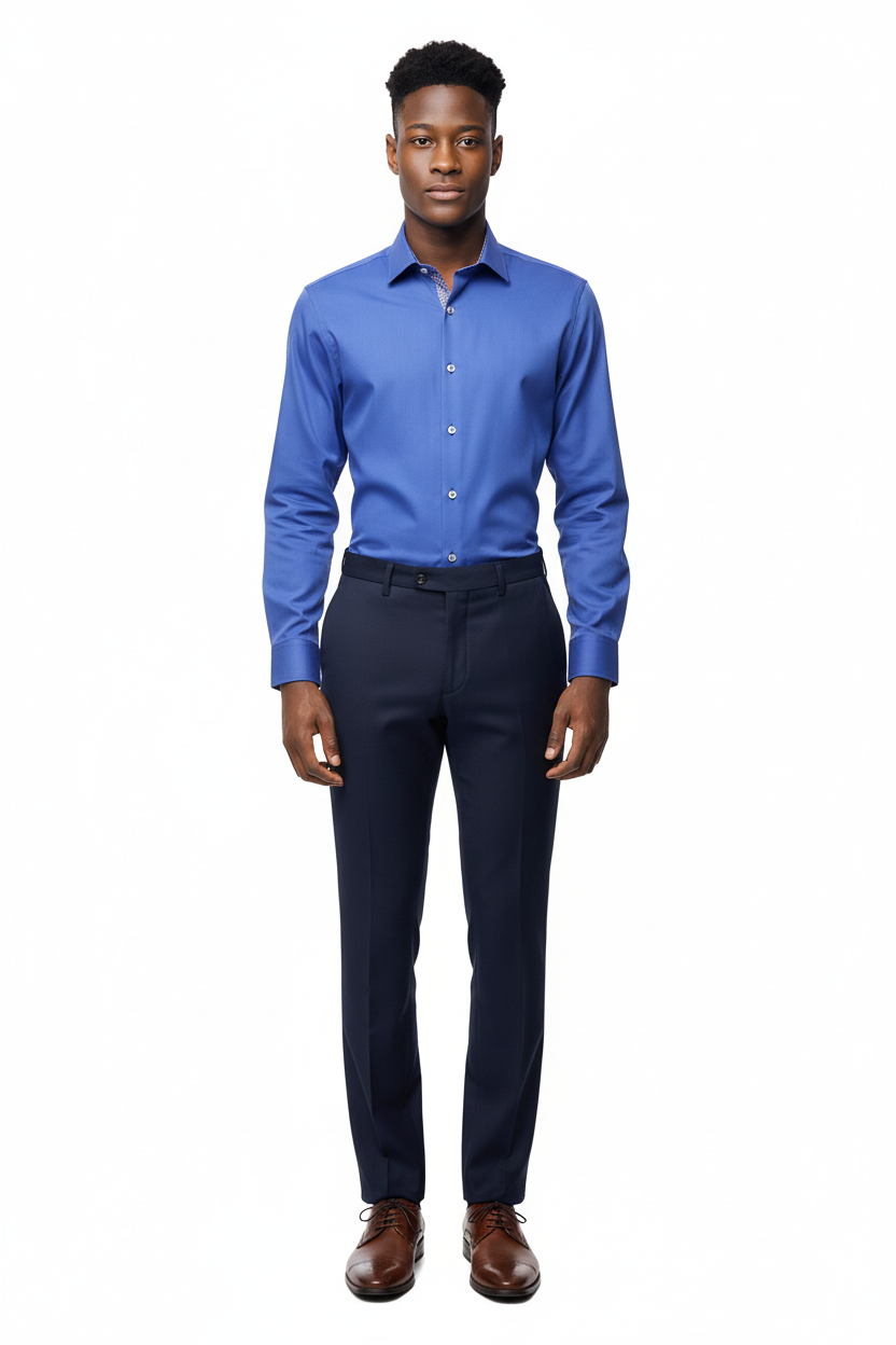 Detailaufnahme des satinierten Baumwollstoffs im Slim Fit Freizeithemd.