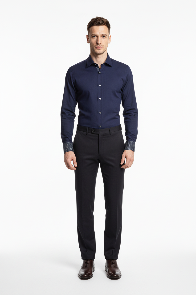Gros plan sur le tissu en coton satiné de la chemise décontractée Slim Fit