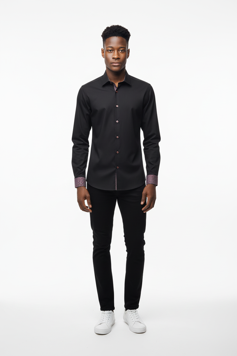 Detailaufnahme des Kent-Kragens an einem Slim Fit Freizeithemd