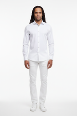 Detailaufnahme des Kent-Kragens an einem Slim Fit Freizeithemd