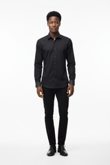 Seitliche Ansicht des Slim Fit Hemdes mit klaren Linien und feiner Nähstruktur.