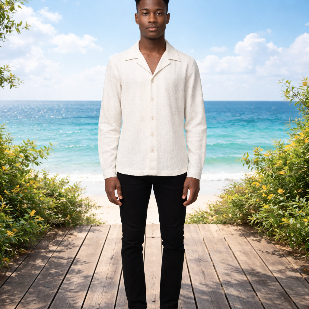 Vue complète de la chemise au quotidien, associée à un jean pour un look décontracté.