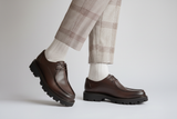 Schuhschliff aus braunem Leder, feine Verarbeitung und Handwerkskunst