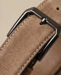 Herren Wildleder Gürtel in Light Taupe – Echtes Leder mit schwarzer Schnalle | Gianni & Armando