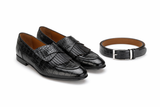 Loafer in Schwarz getragen an einem eleganten Business-Laufsteg.