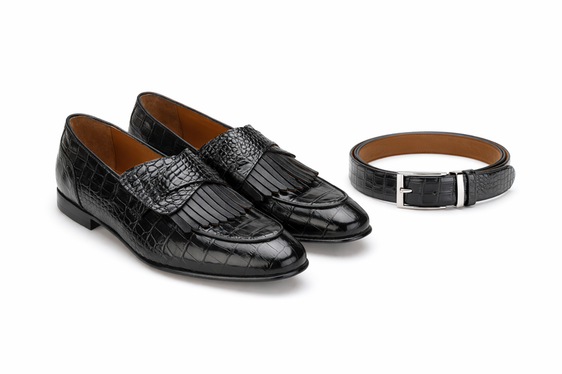 Loafer in Schwarz getragen an einem eleganten Business-Laufsteg.