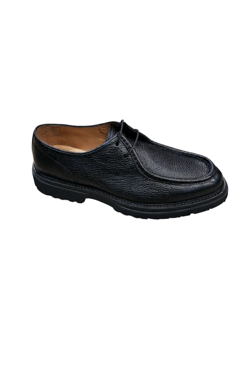 Seitliche Ansicht der schwarzen Casual Schuhe mit sichtbarem 4,5 cm Absatz und robustem Flotter-Leder.