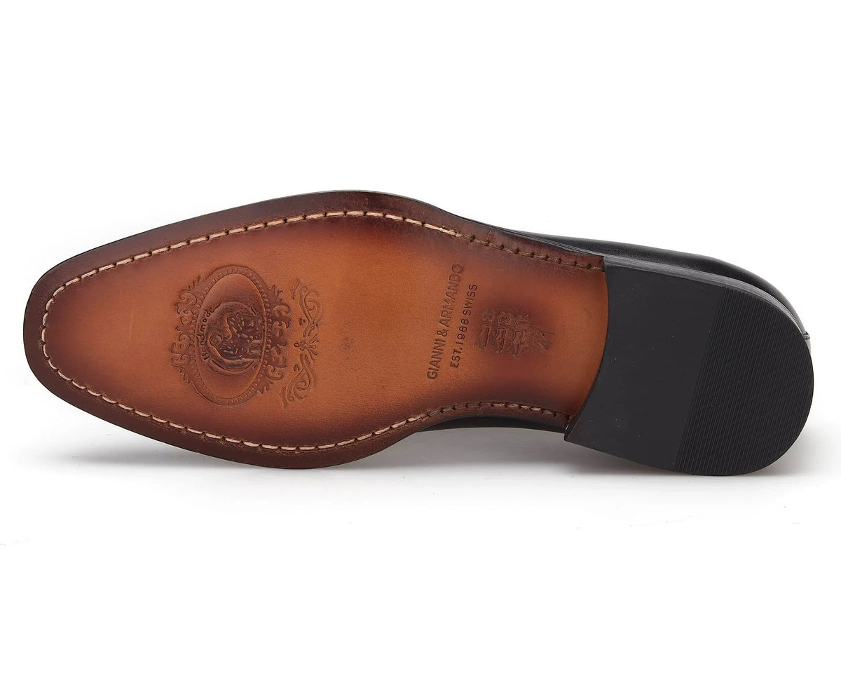Detailaufnahme der Laufsohle und Innenleather-Insole des Business-Schuhe