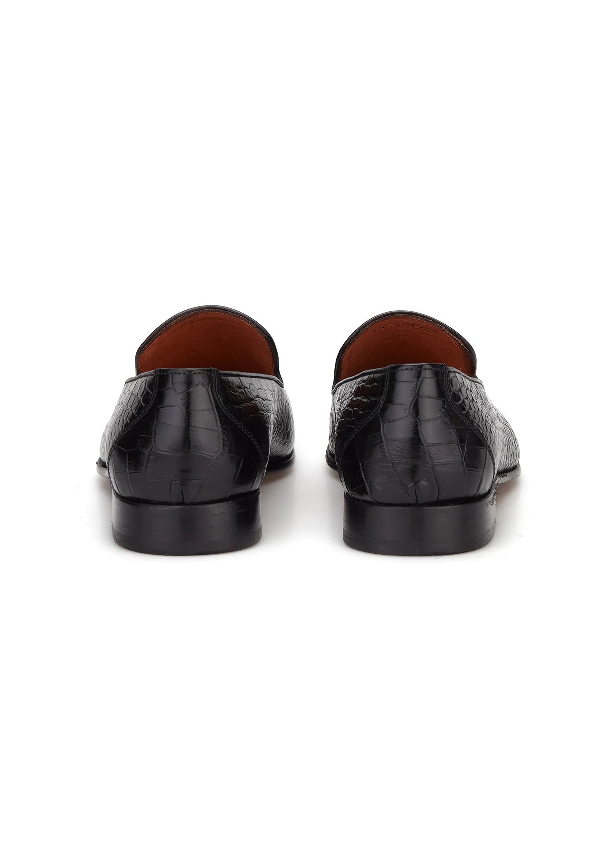 Mocassin en noir, montrant la première de propreté en cuir souple et une hauteur de talon de 2,5 cm
