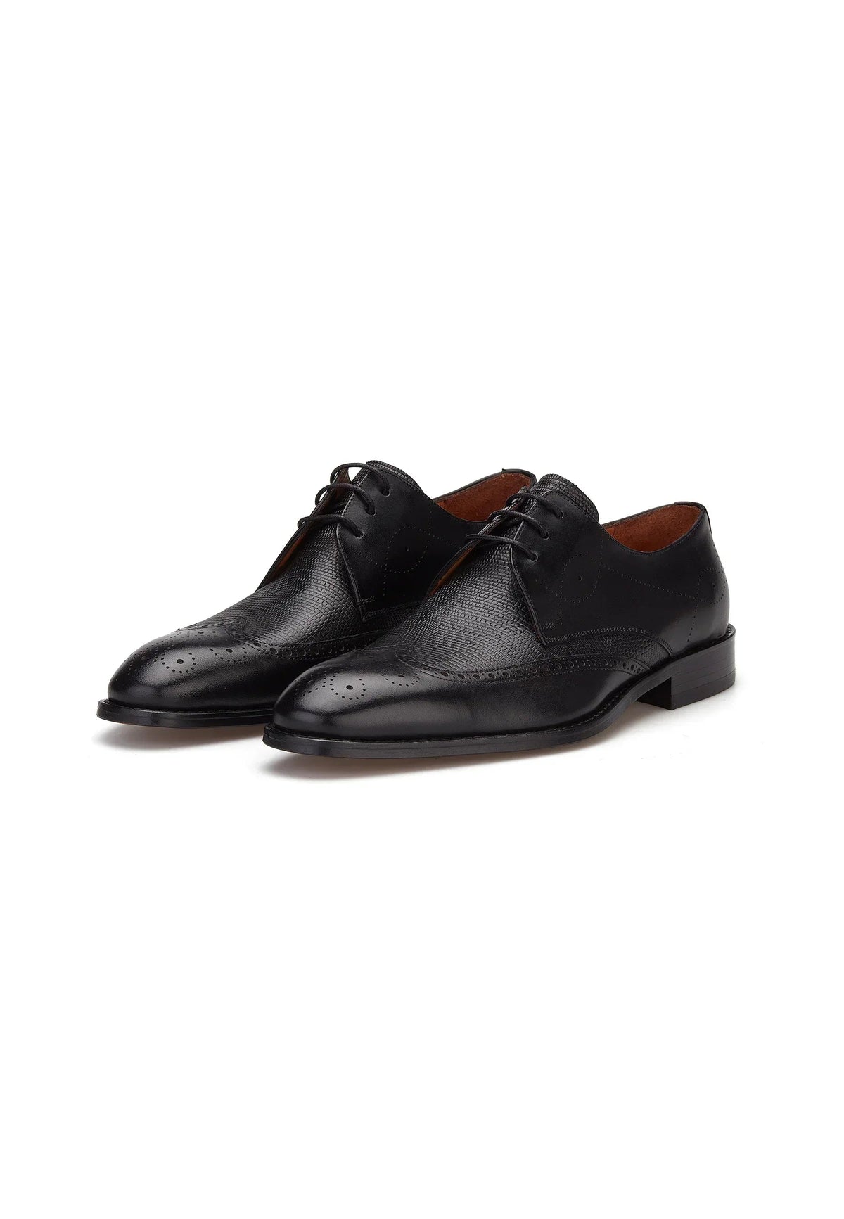 Nahaufnahme der geprägten Lederoberfläche auf den Business-Schuhe