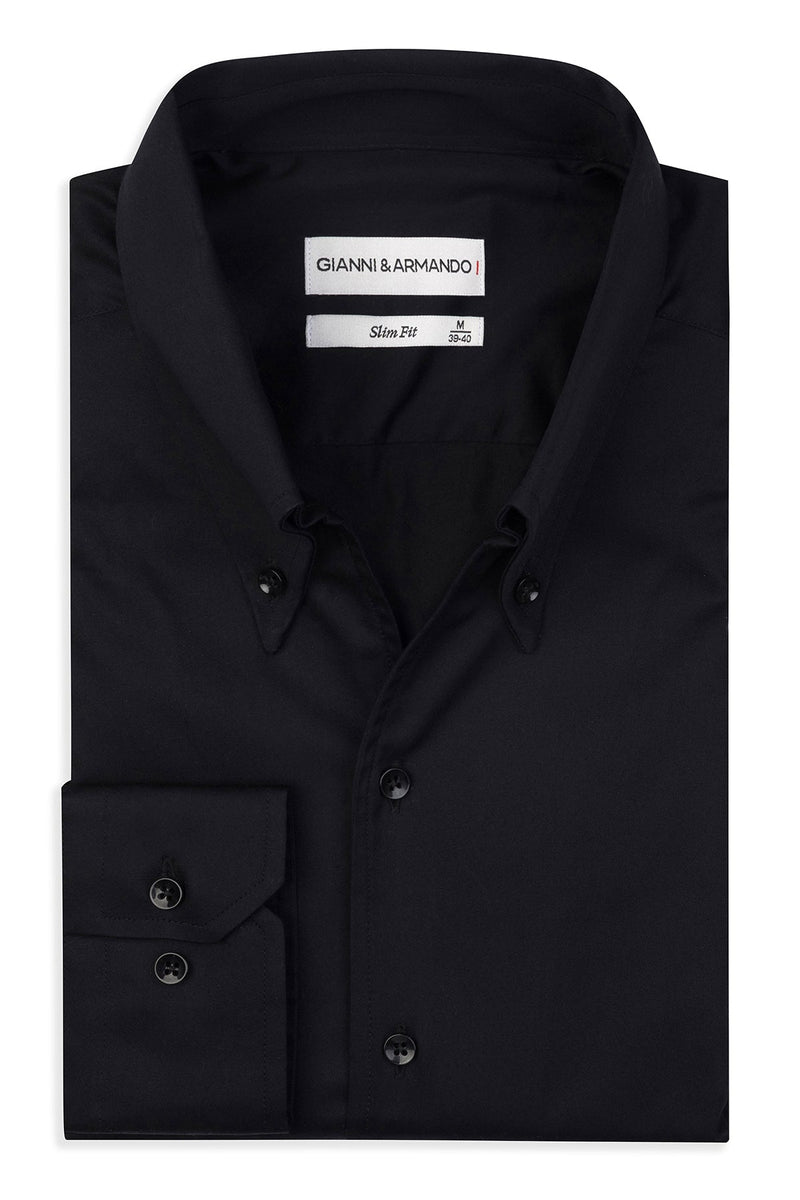 Slim‑Fit‑Hemd in Schwarz mit hohem Kragen, Button‑Down‑Kragen, Detailansicht der satinierte Baumwolle.