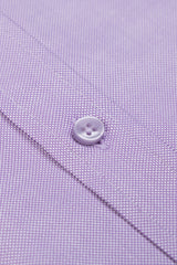 Rosa Oxford-Hemd in einer stilvollen Büroumgebung, ideal für Business