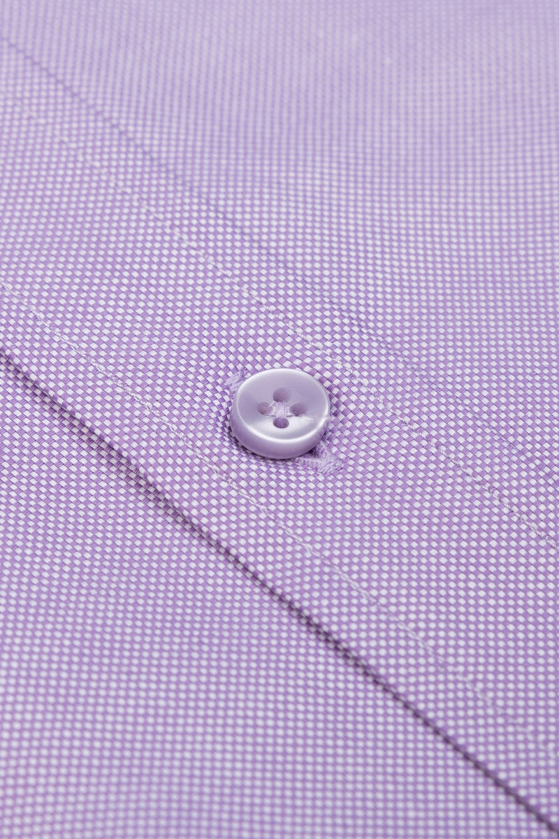 Rosa Oxford-Hemd in einer stilvollen Büroumgebung, ideal für Business