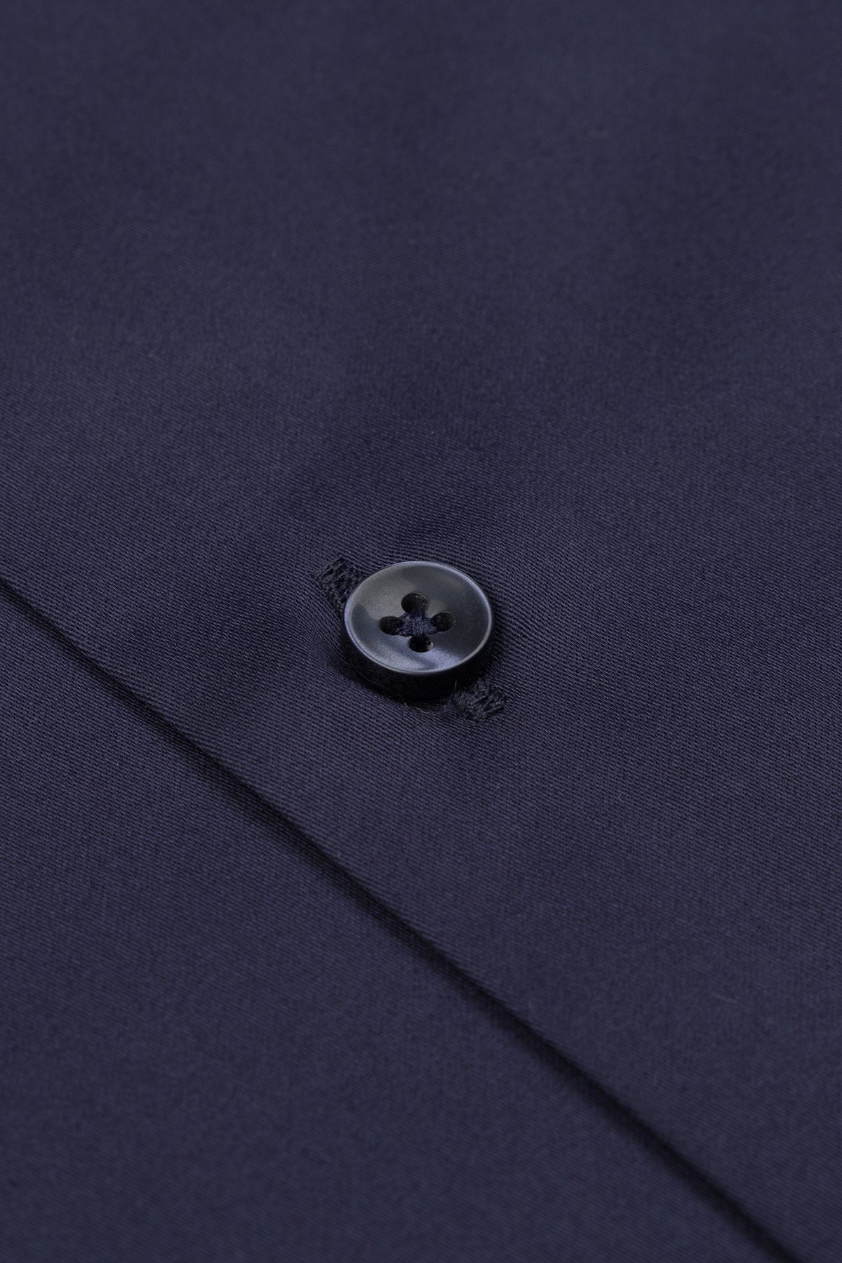 Gianni & Armando Logo auf dem Produktetikett des Navy-Blau Slim Fit Hemdes