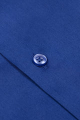 Model wearing the Slim Fit Hemd in Indigo Blue, demonstrating a polished business look