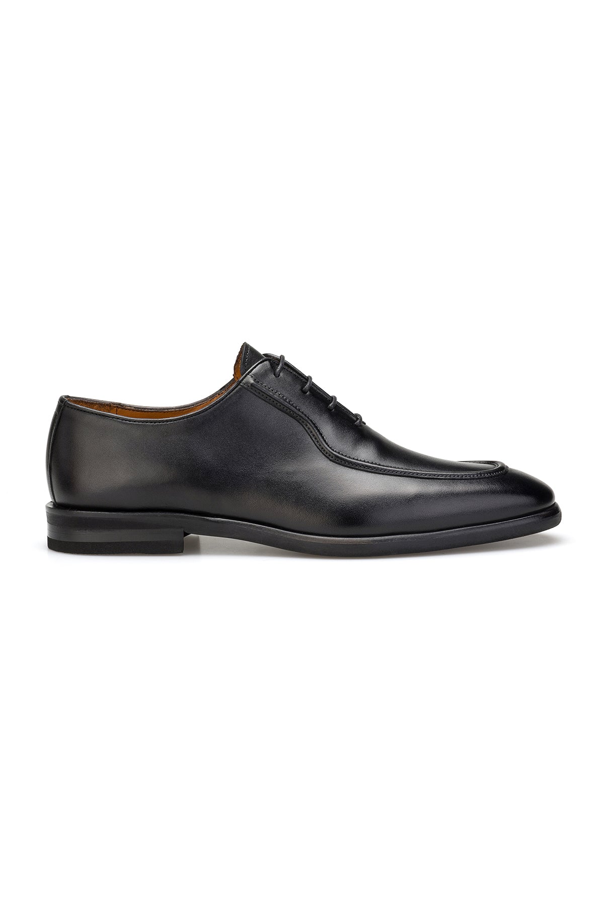 Close-up of the soft leather upper on Gianni & Armando black business shoes