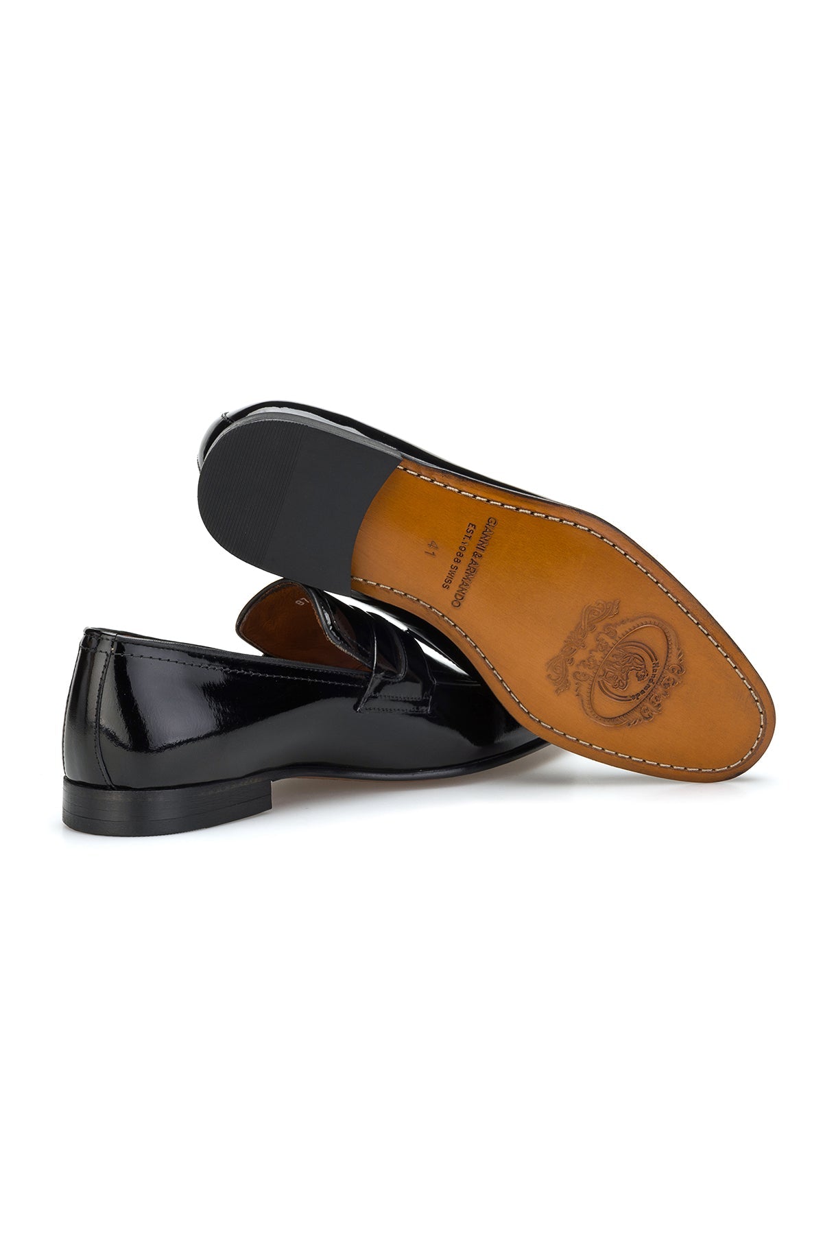 La chaussure au pied, démontrant confort et coupe élégante