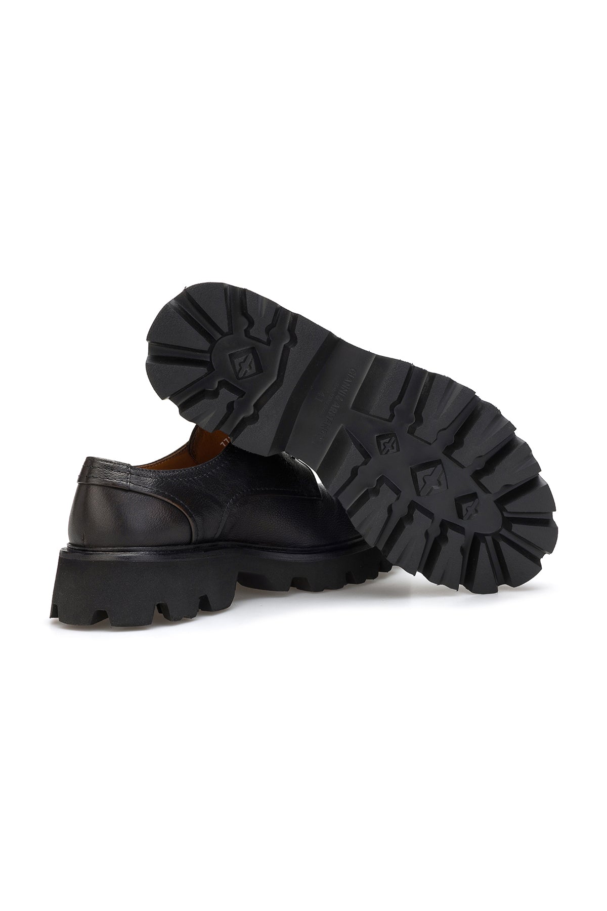 Schuh im Alltag, getragen an einem bequemen Spaziergang