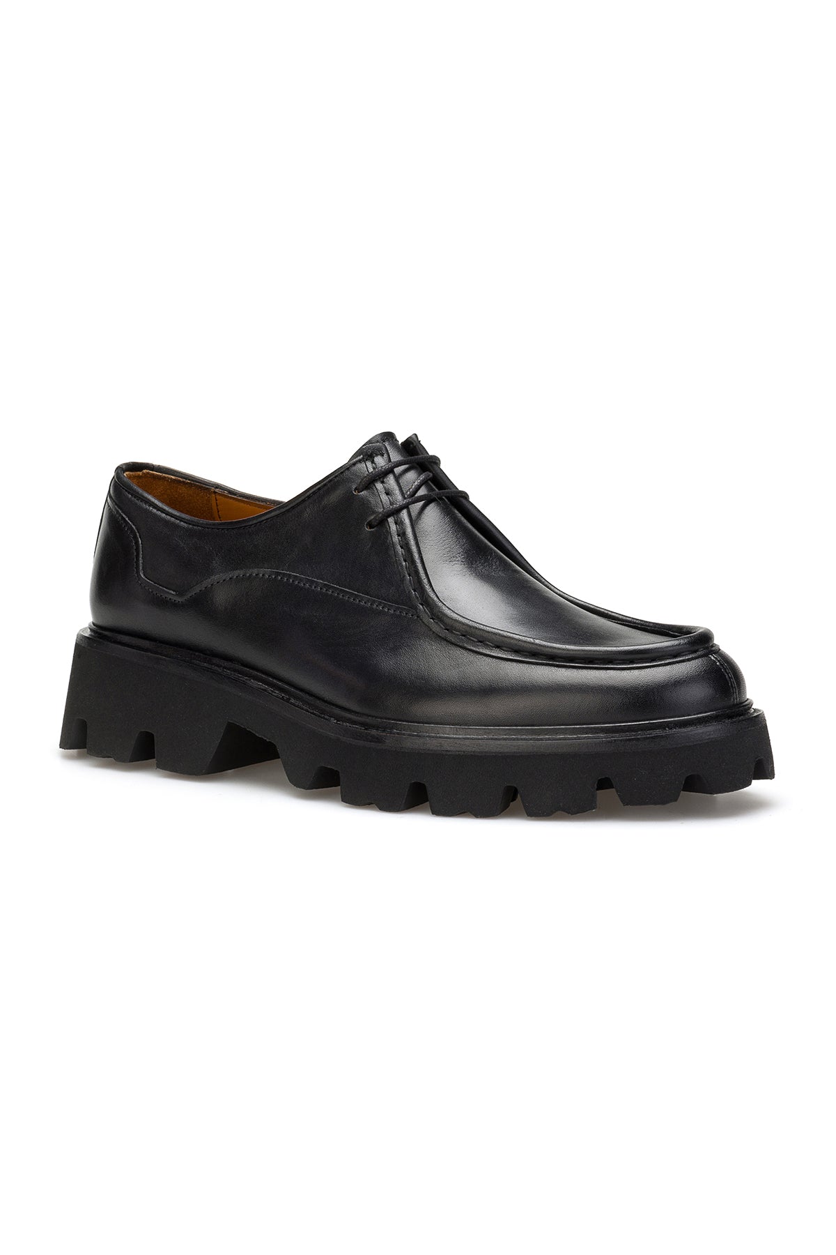 Schuh von der Seite – zeigt die 4,5 cm Absatzhöhe und Lederdecksohle