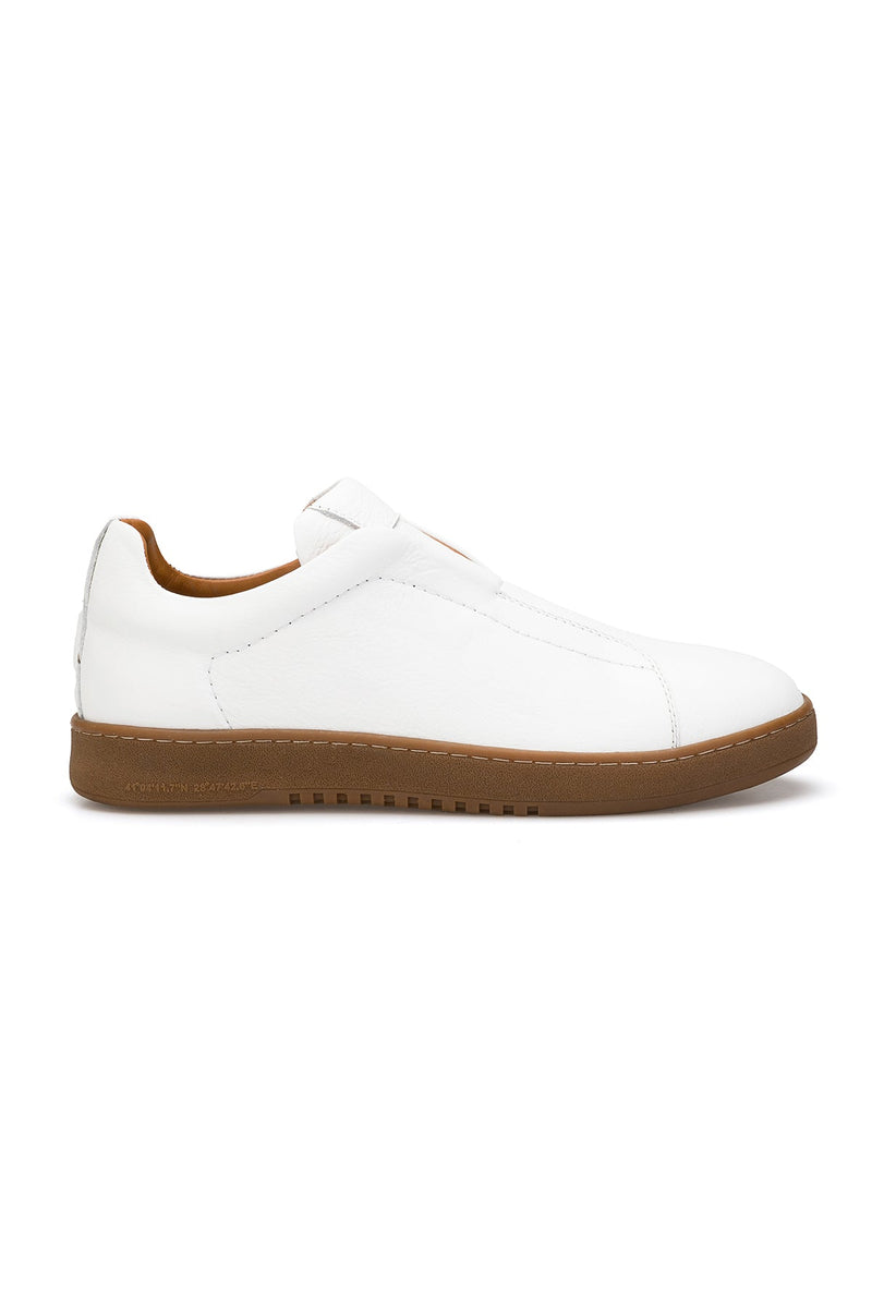 Rückansicht der Sneakers mit Schlüpferverschluss – praktische und stilvolle Zugänglichkeit