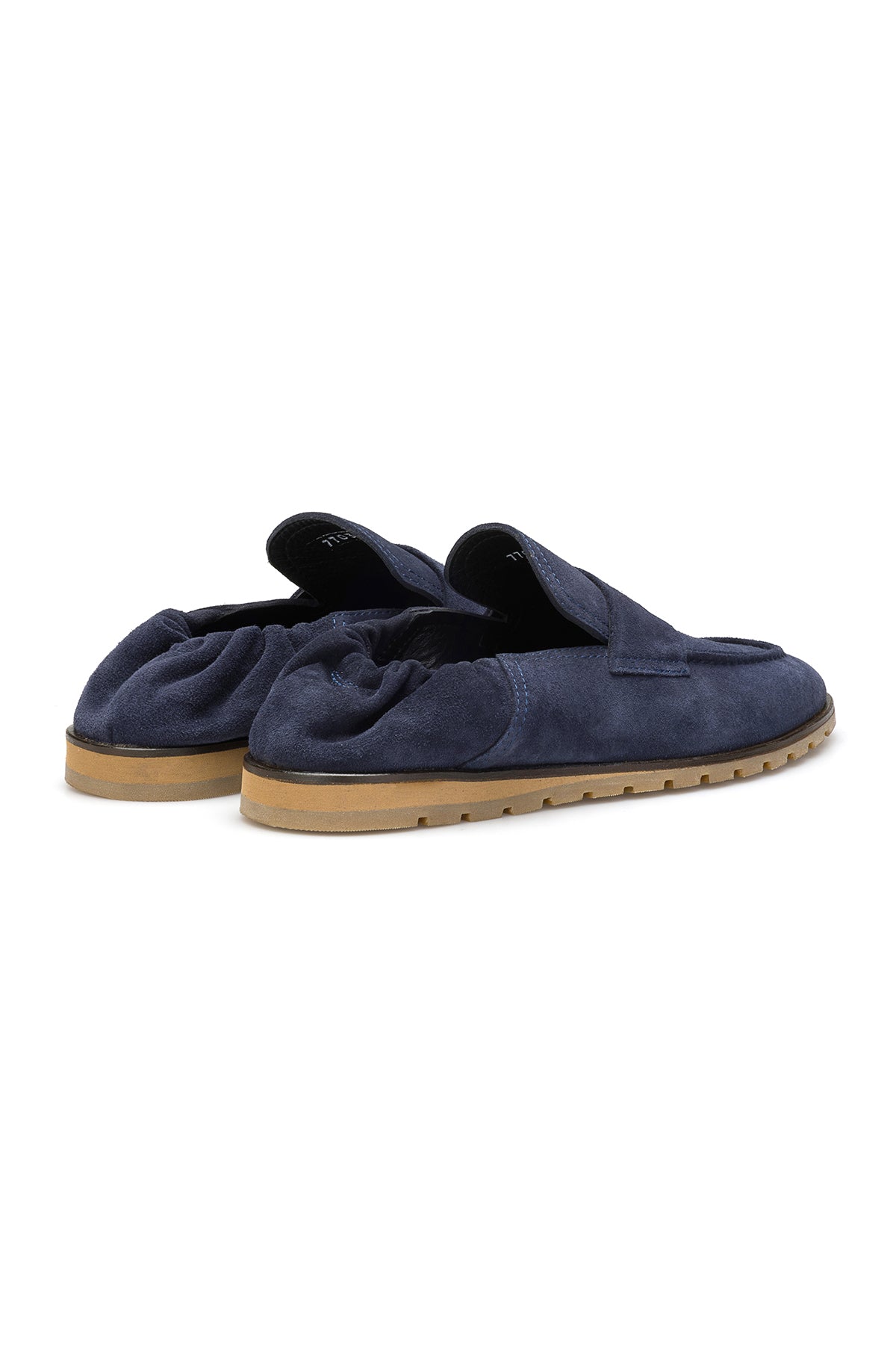Loafer in Aktion – stilvoller Schuh auf einem eleganten Fuß, ideal für Business‑ und Freizeitkleidung.