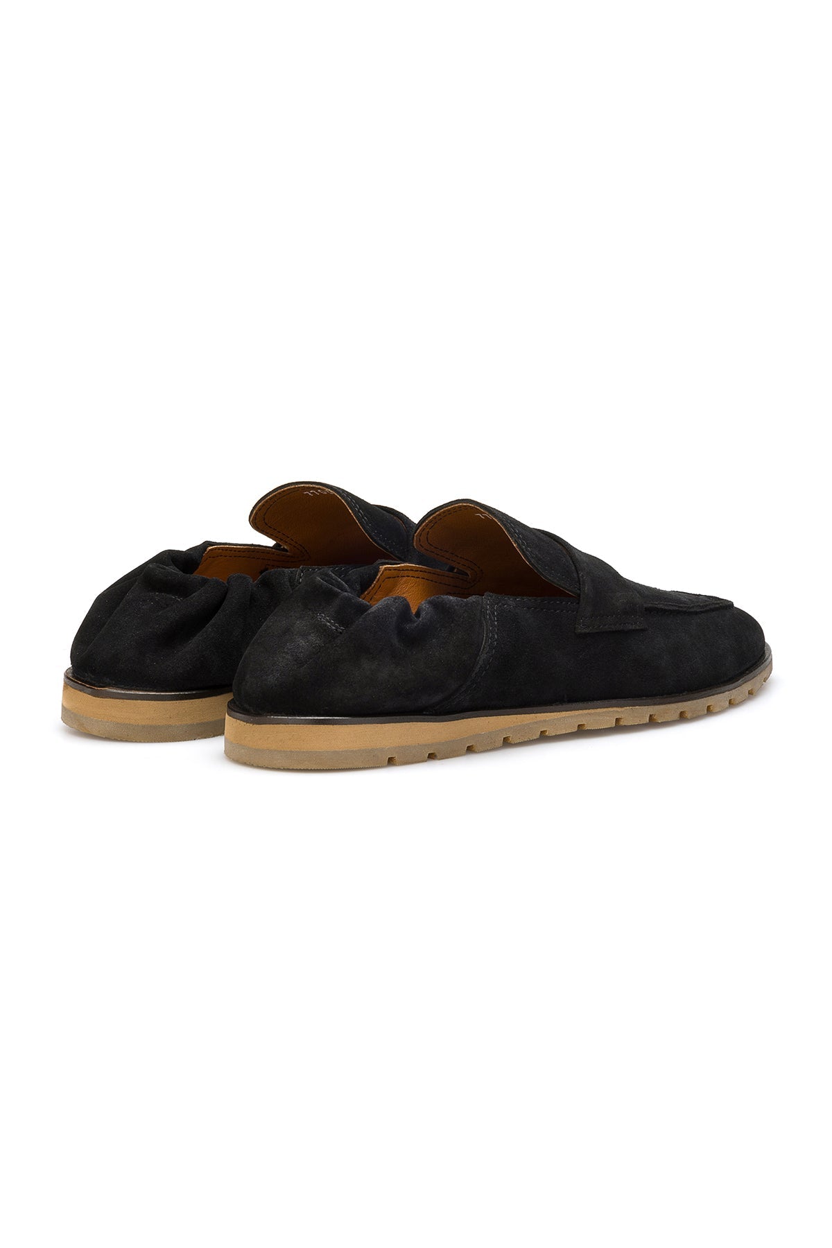 Loafer in Schwarz getragen zu einem eleganten Herrenoutfit