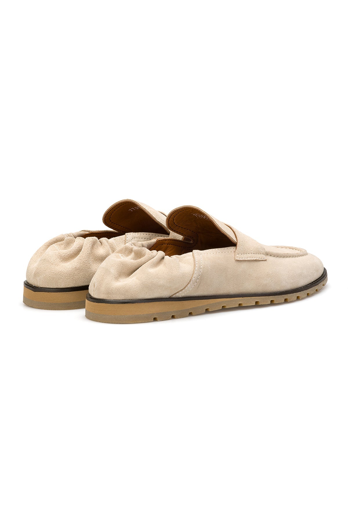 Rückansicht des Loafers, demonstriert den Schlüpferverschluss und das elegante Design