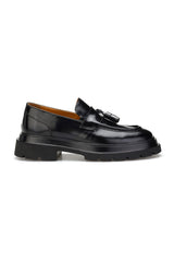 Seitliche Ansicht des schwarzen Glanzleder-Casual-Schuhes