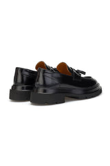Rückansicht des schwarzen Glanzleder-Casual-Schuhes