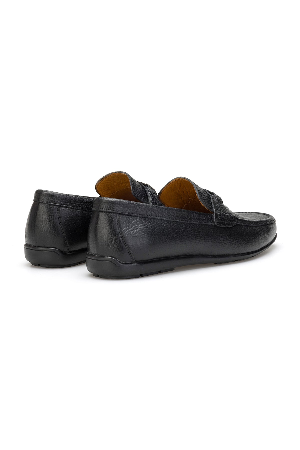 Détail de la semelle d'usure en caoutchouc rubber des mocassins noirs