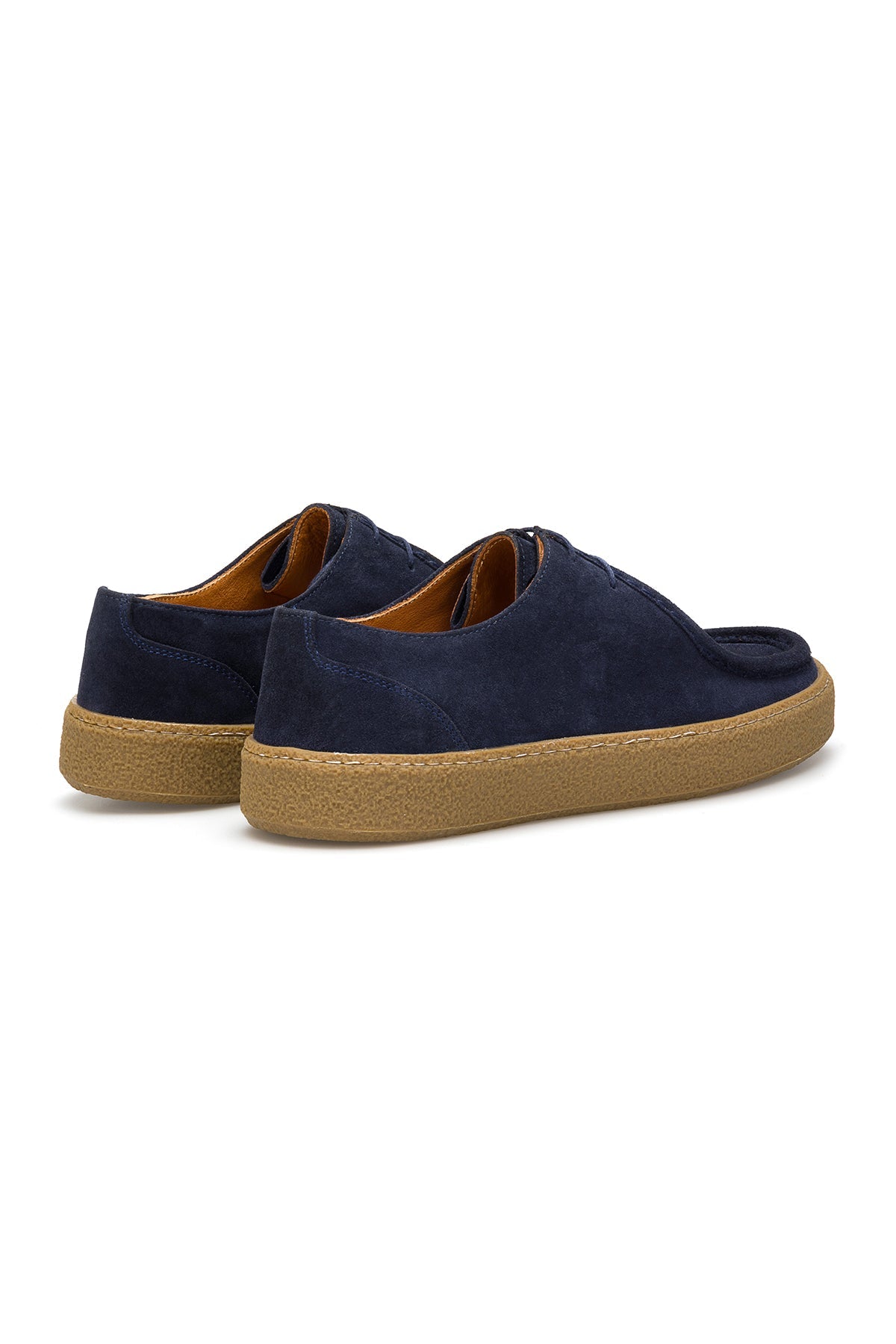 Navy Blue Casual Schuhe auf stilvoller Holzbodenfläche