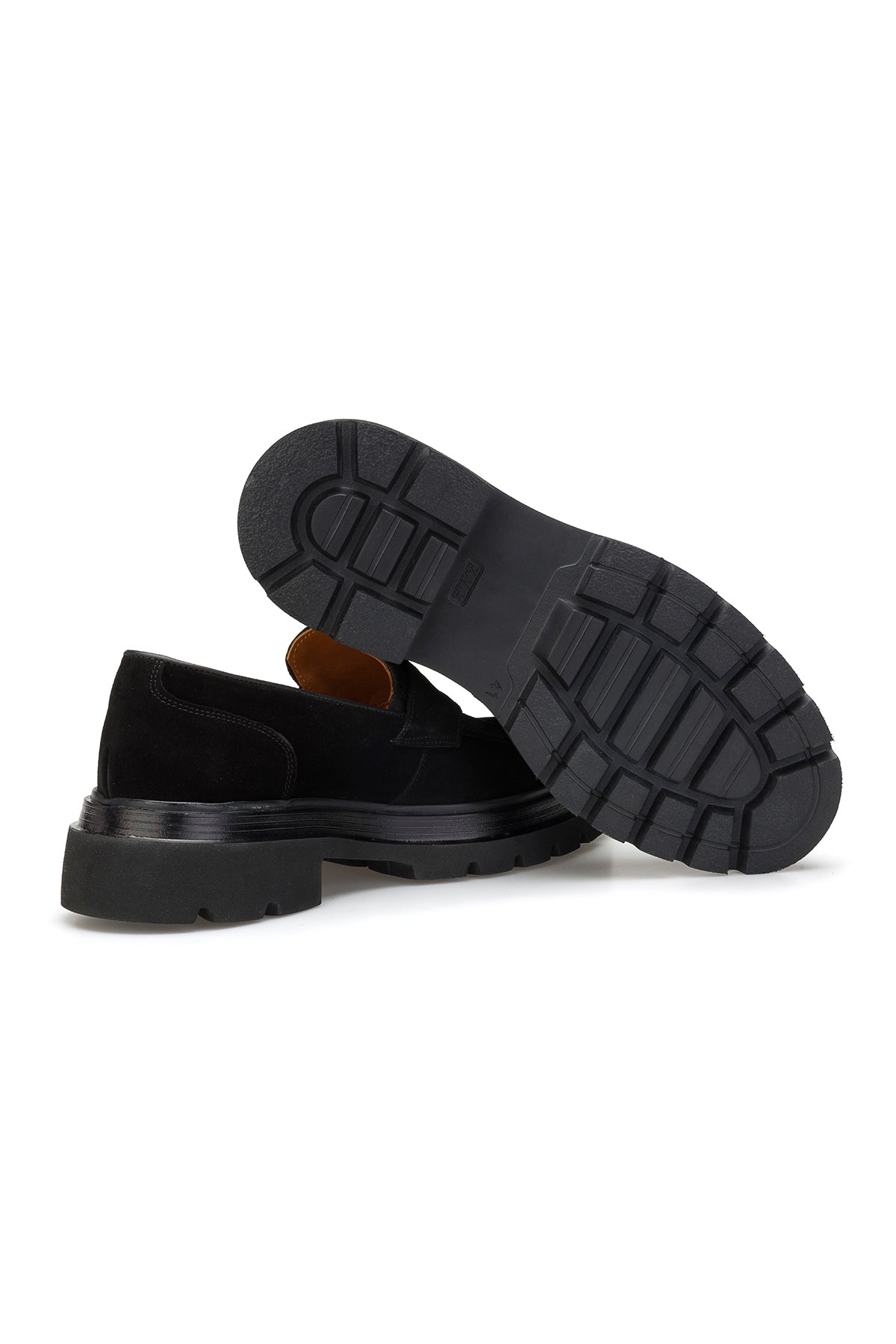 Schuh getragen an einem eleganten Outfit, zeigt Vielseitigkeit im Alltag