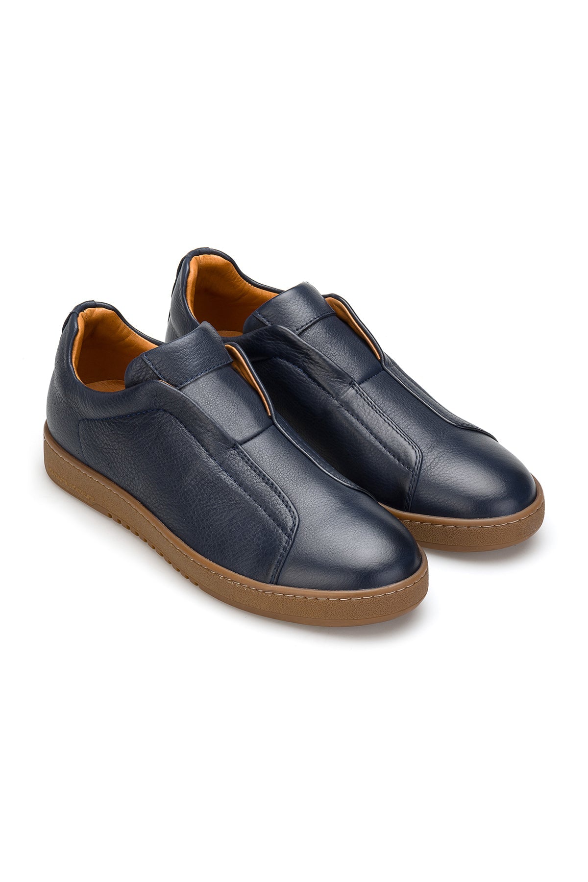 Vue de face des sneakers homme Navy Blue en cuir de vachette souple – détails élégants et lignes épurées.