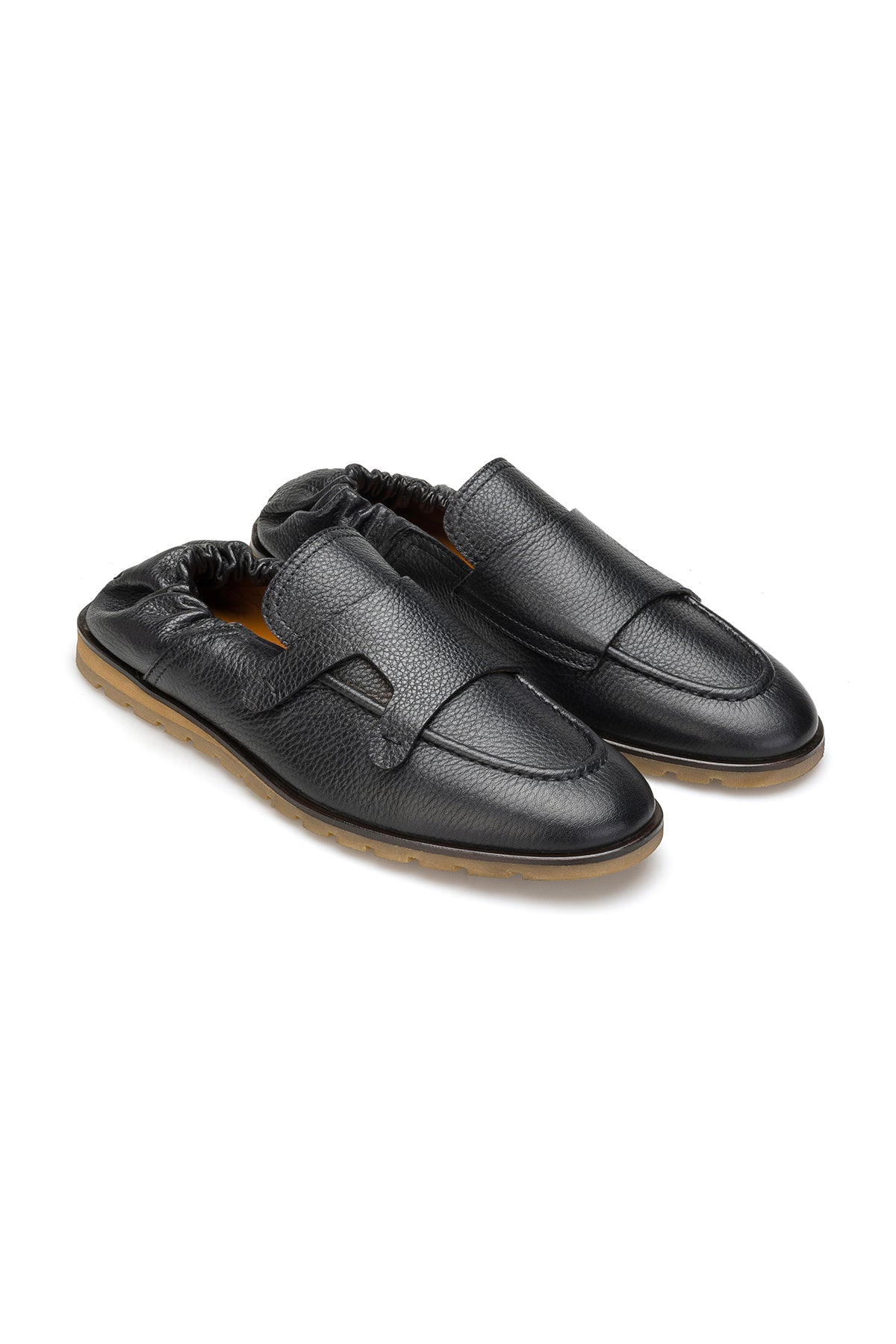 Frontale Ansicht des schwarzen Designer Loafer aus weichem Rindsleder – elegante Silhouette.